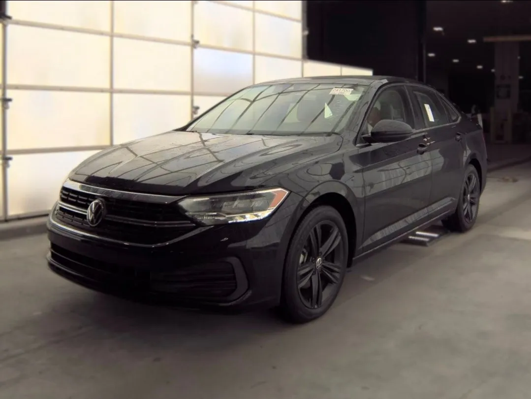 2023 Volkswagen Jetta SE w/ Sunroof — 1/2